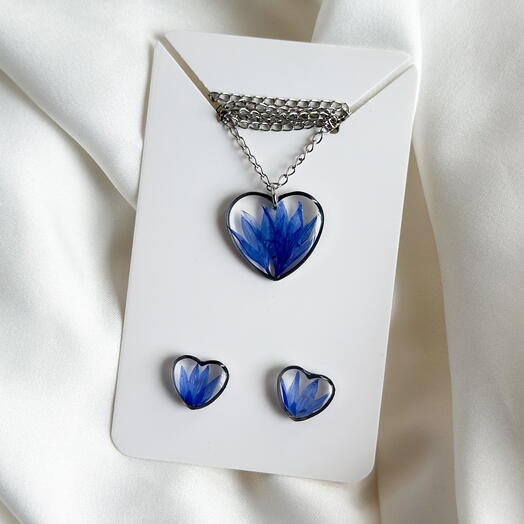 Комплект украшений в форме сердце подвеска и серьги с синим васильком, подарок для девушки, подруги,подарок маме на день матери