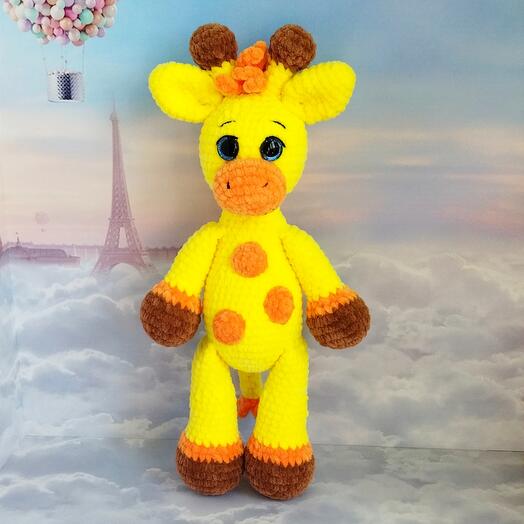 Вязаная игрушка жираф амигуруми