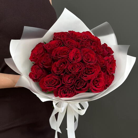 25 red Kenyan roses
