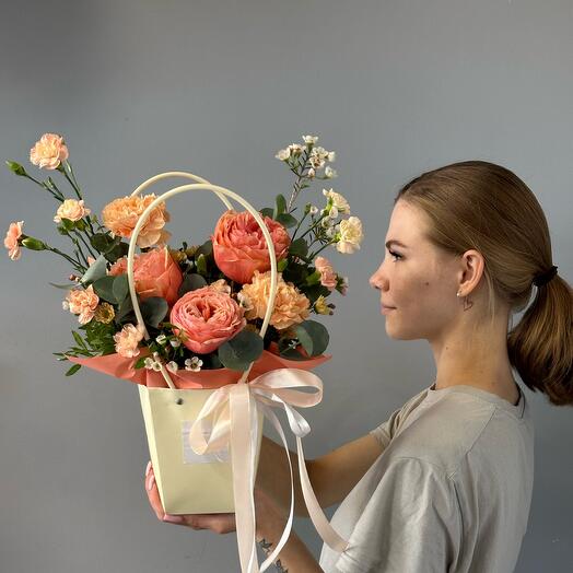 Цветы в коробке 140