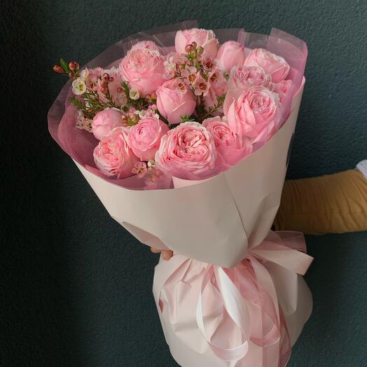 Bouquet of bushy peony-shaped roses and chamelacium "Pink mist"