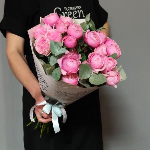 Rosas de peonía rosa brillante con eucalipto "Silva Pink 7"