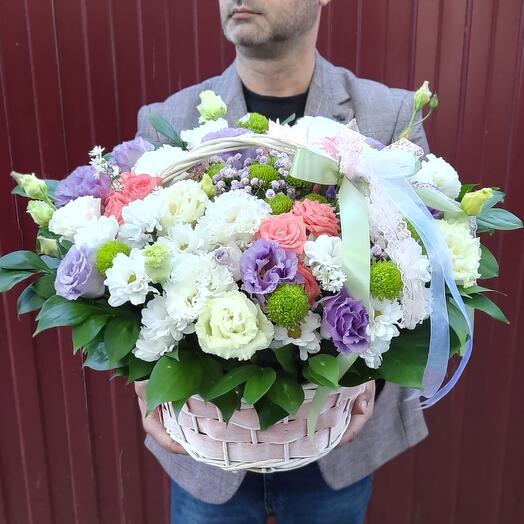 Корзина с цветами Для самой милой