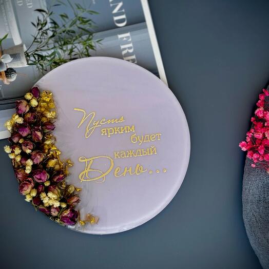Bandeja decorativa con flores secas