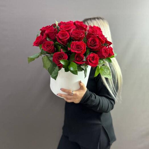Розы в коробке из красных розо