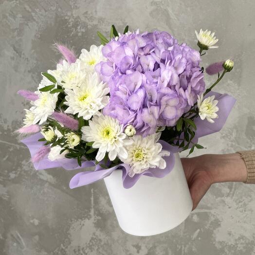 Цветочная коробка с гортензией, хризантемой и лагурусом💜