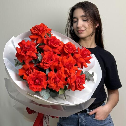 Яркий букет из роз