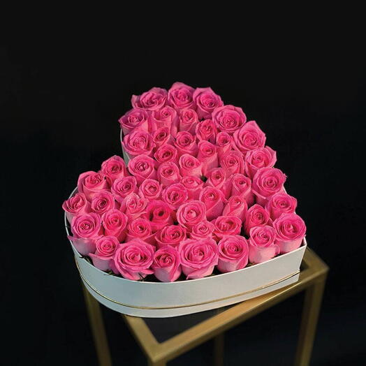 PPINK ROSES IN A MEDAM BOX