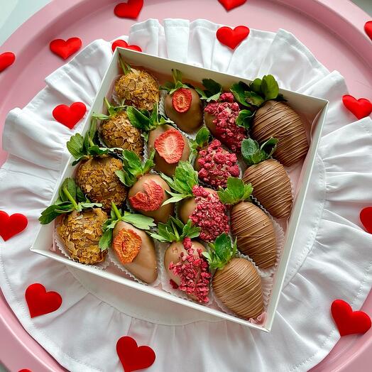 Клубника в шоколаде «Амур» (16 ягод) на 14 февраля