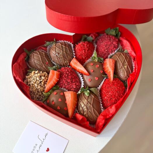 Клубника в шоколаде сердце s