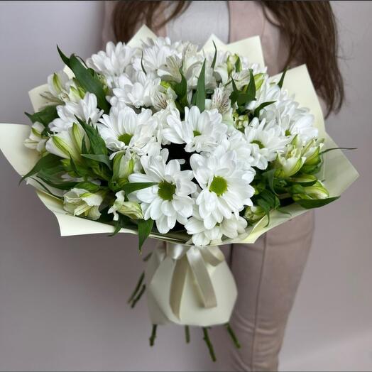 Bouquet of chamomile and alstroemeria