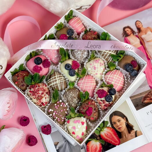 Клубника в Шоколаде 16-25 шт. Бельгийский шоколад Callebaut. Подарочный набор 1074. Leora chocolate