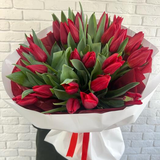 Тюльпаны красные