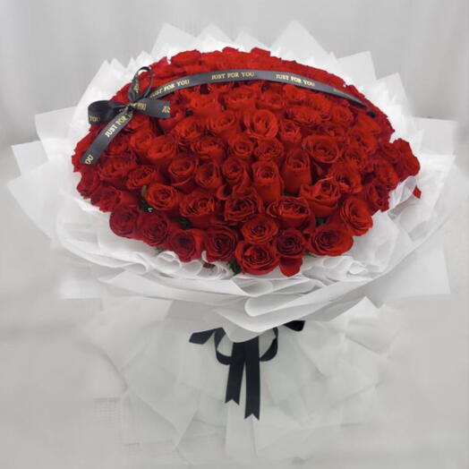 101 Pieces Red roses