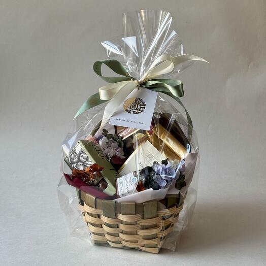 Подарунковий набір в кошику"Весна"