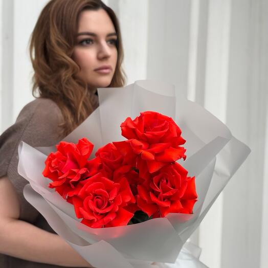 Ramo de 5 rosas francesas rojas