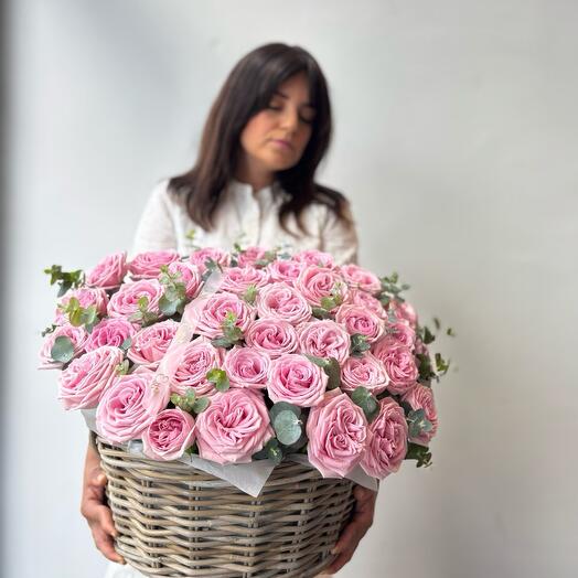 Basket of flowers Classic pink roses