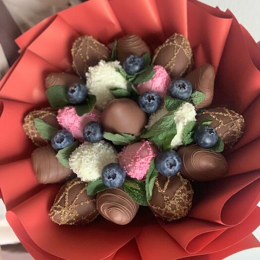 Букет 19 ягод с голубикой и мятой