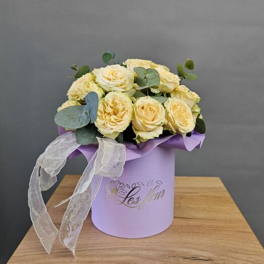 Кустовая роза нежная в коробке les fleur (В0082)