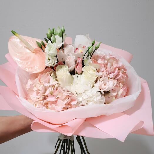 Ramo de Anthurium y hortensia