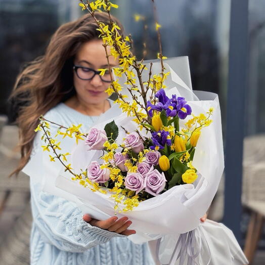 Весенний авторский букет