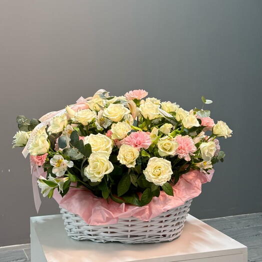 Корзина с цвeтами моноо