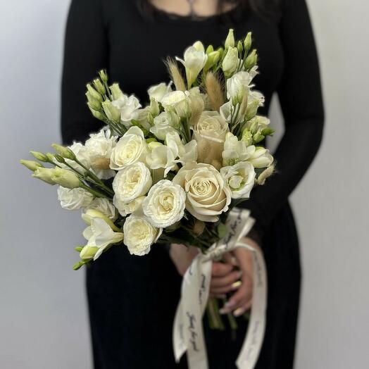 Bride's bouquet of Eustoma, Roses and Freesia