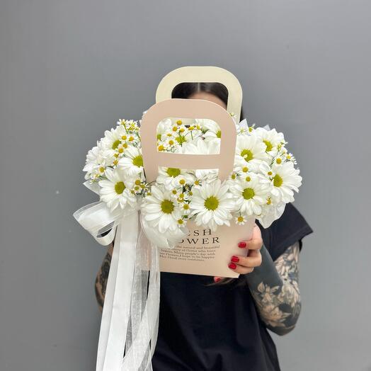 Handbag with wild daisies and chrysanthemum