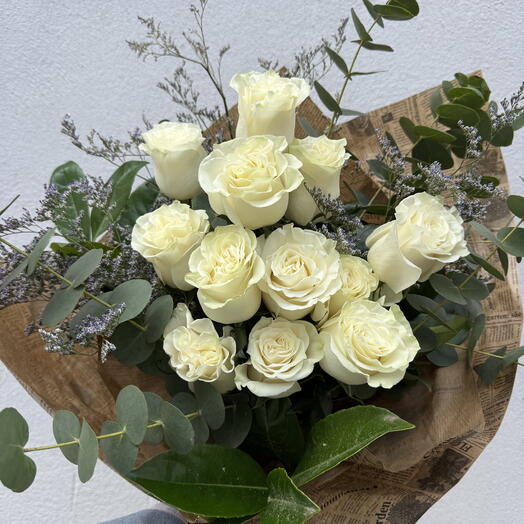 Docena de Perlas -rosas blancas elegantes- aniversario, graduación, condolencias, inauguración de casa, bebé recién nacido