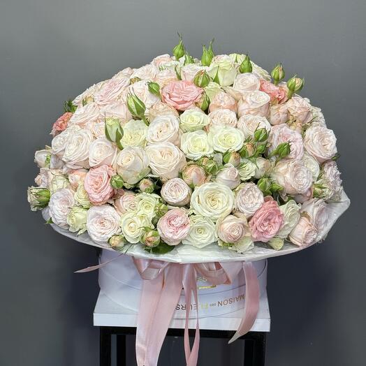 Пионовидные розы в коробке бомбастик XL