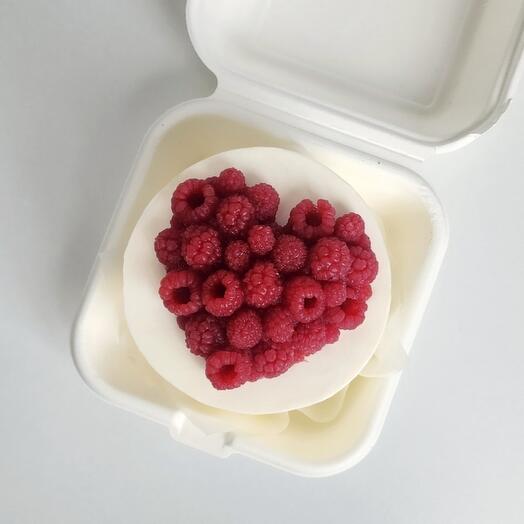 Бенто-торт с малиновым желейным сердцем для любимых, девушке,парню,мужу,жене,маме,сестре