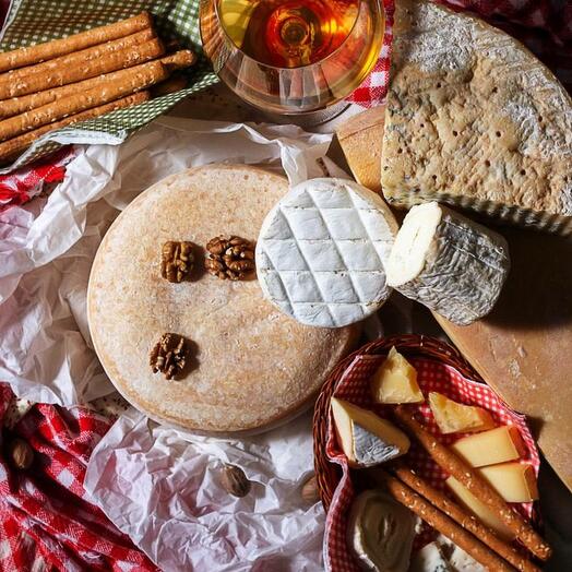 Электронный сертификат Индивидуальная сырная дегустация с сидром в салоне "Гедонист"