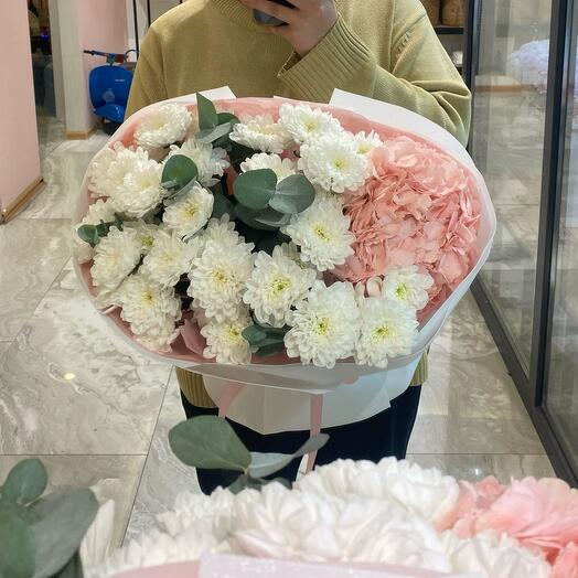 Гортензия с хризантемой