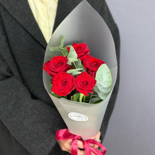 Bouquet of red roses
