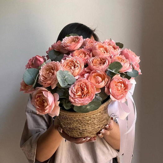 Кашпо с розами Джульетта