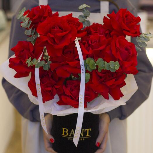 13 Красных ажурных роз