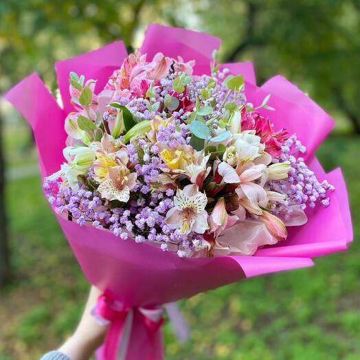 Яркий 💐, Микс из альстромерий и гипсофил