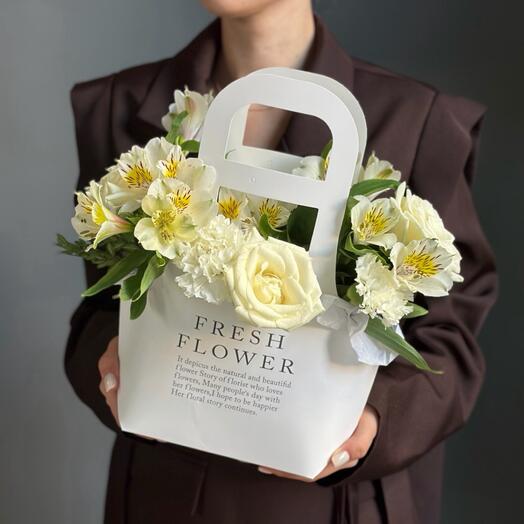 Bolso de alstroemeria y rosa blanca como la nieve-Jamie-
