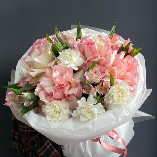 Нежно-розовый букет с французскими розами