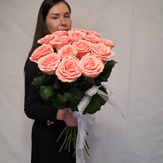 🎀Букет из крупных розовых роз сорта Софи Лорен под кружевую ленту