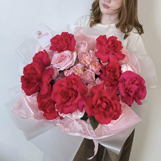 A gorgeous bright bouquet of fragrant French and peony-style roses 💗