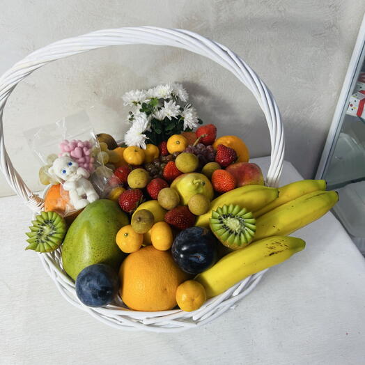 Корзина с фруктами для мамы
