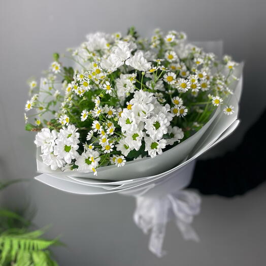 Букет из ромашек и сантини