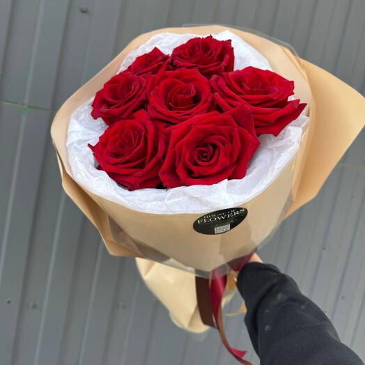 Голландские красные розы