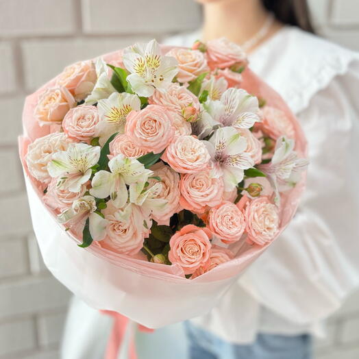 Муза🌷Авторский букет с кустовыми розами и альстромерией