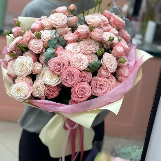 Охапка пионовидных роз 🌸
