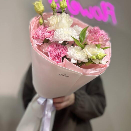 Нежный рассвет🌸 из диантусов, хризантем, эустомы, альстромерии
