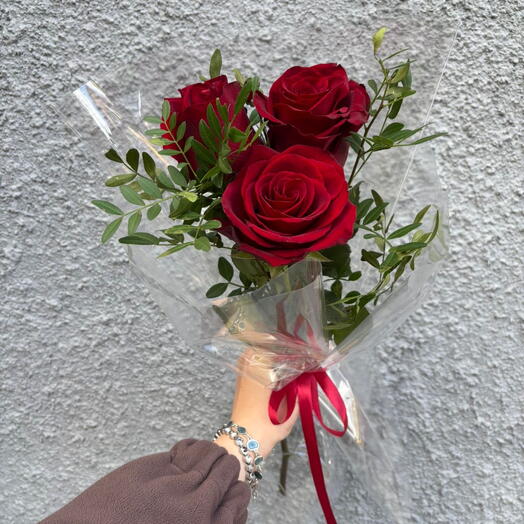 Очеровательный комплимент из красных роз ♥️🌹