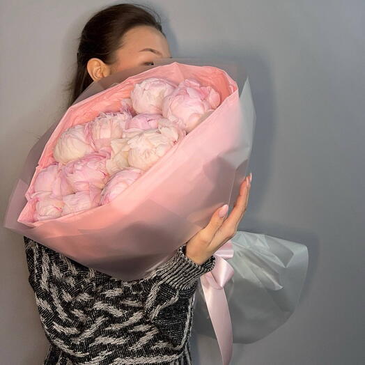 Моно букет из пионов