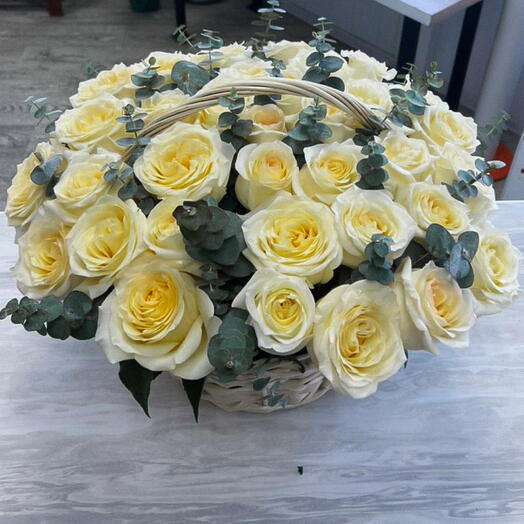 Корзина из роз «Пломбир»
